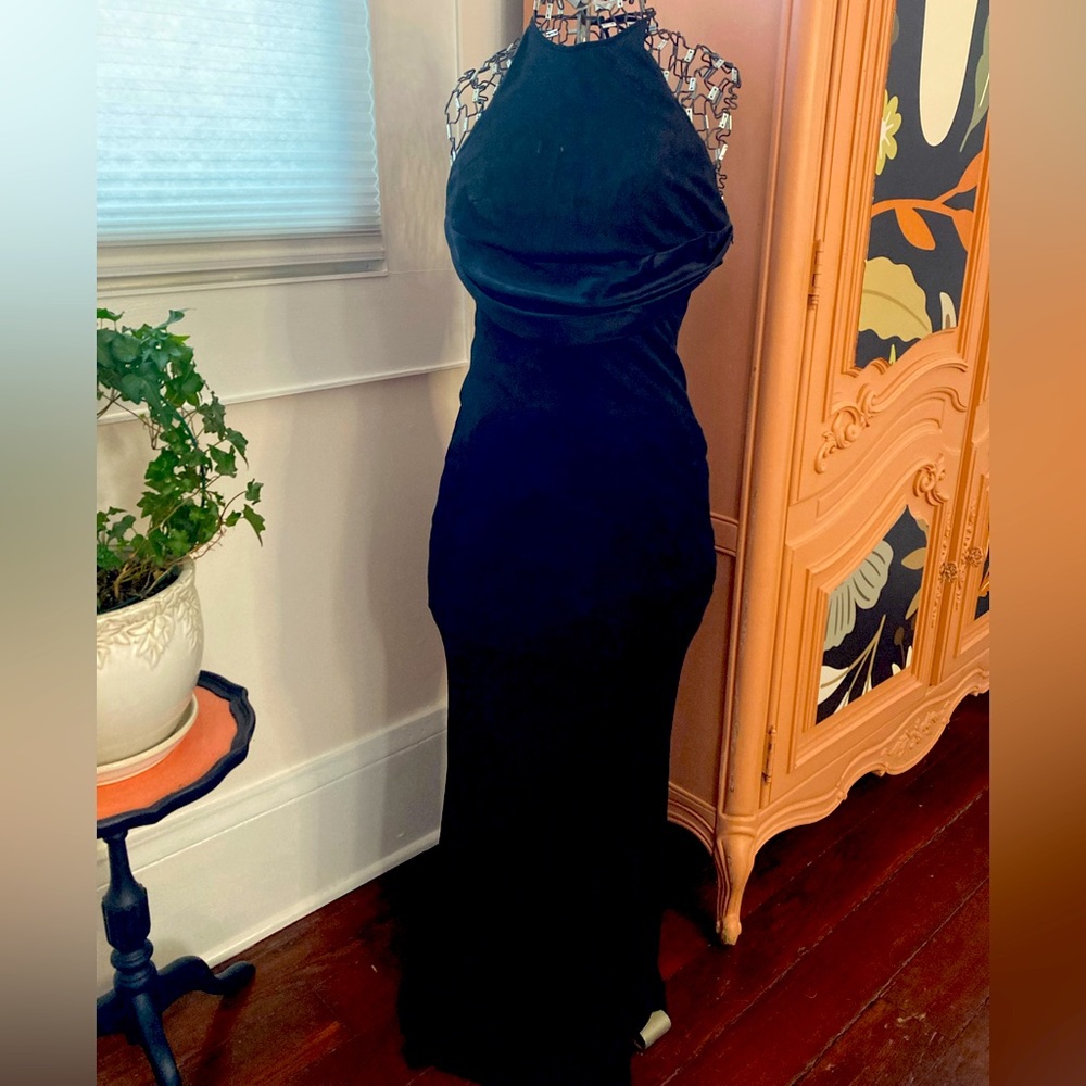 Vintage 2002 Vera Wang Slinky Silk Halter Gown *petite*